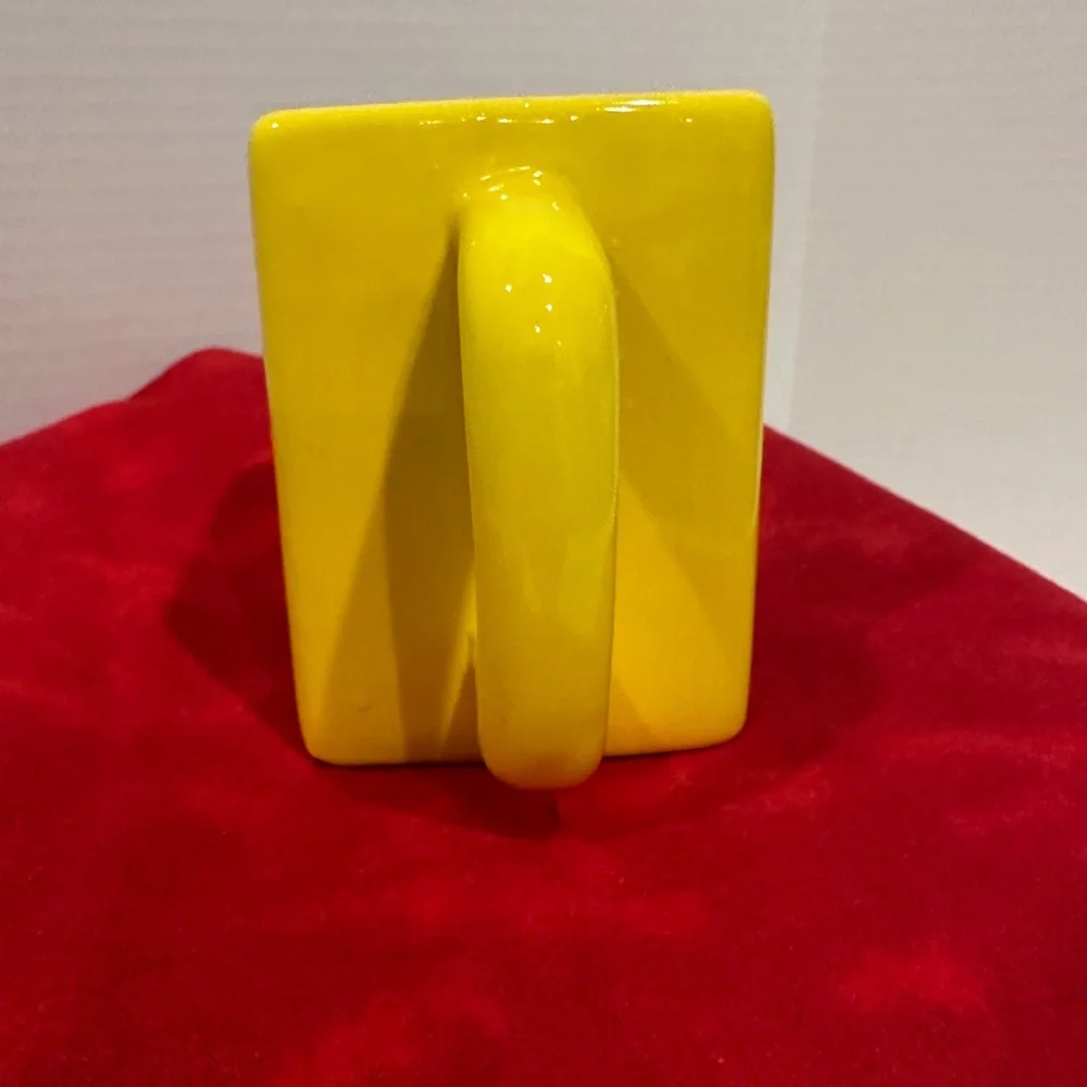 PAC MAN Vintage Video Arcade Game Shaped Ceramic Coffee Mug chipped as shown